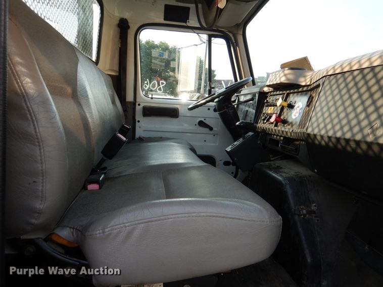 image for item ID9002 2001 International 4900  flat bed truck