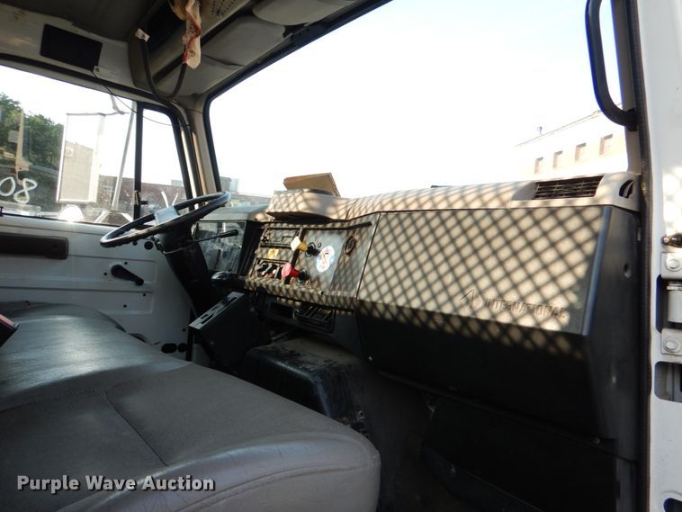 image for item ID9002 2001 International 4900  flat bed truck