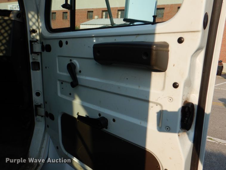 image for item ID9002 2001 International 4900  flat bed truck