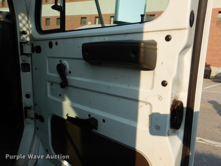 image for item ID9002 2001 International 4900  flat bed truck