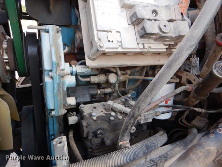 image for item ID9002 2001 International 4900  flat bed truck