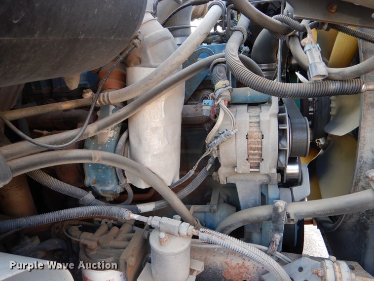 image for item ID9002 2001 International 4900  flat bed truck