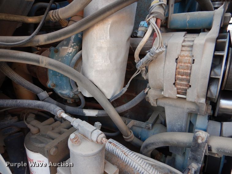 image for item ID9002 2001 International 4900  flat bed truck