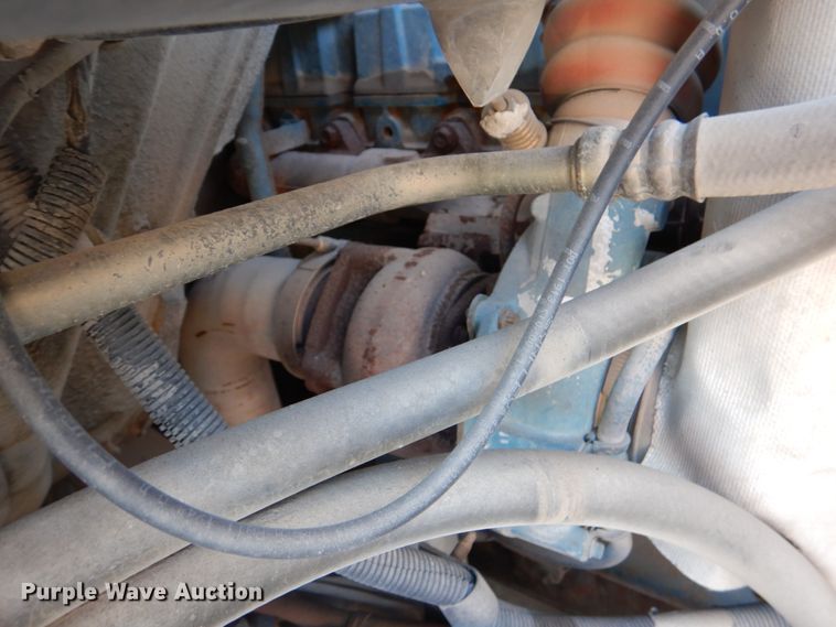 image for item ID9002 2001 International 4900  flat bed truck