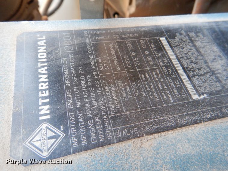 image for item ID9002 2001 International 4900  flat bed truck