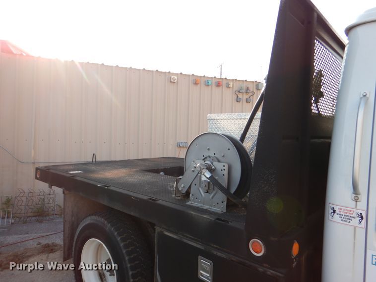image for item ID9002 2001 International 4900  flat bed truck