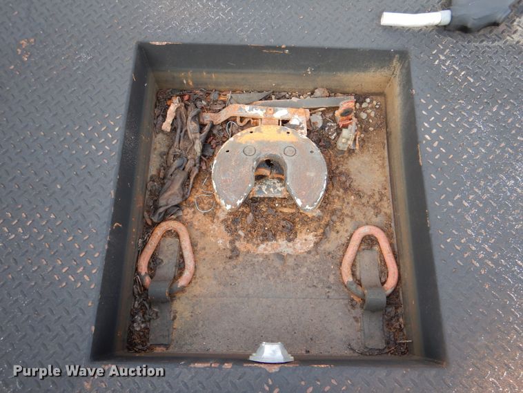 image for item ID9002 2001 International 4900  flat bed truck