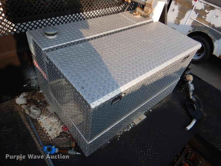 image for item ID9002 2001 International 4900  flat bed truck