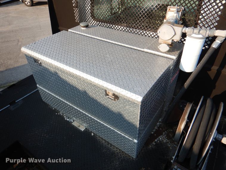 image for item ID9002 2001 International 4900  flat bed truck