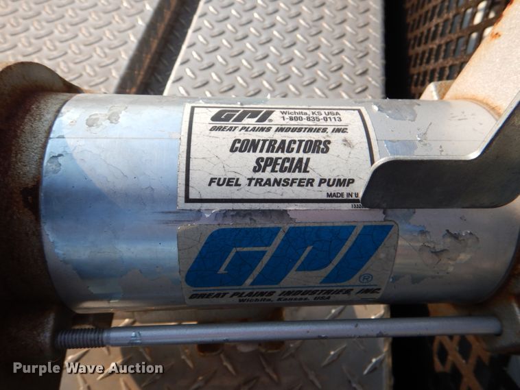 image for item ID9002 2001 International 4900  flat bed truck