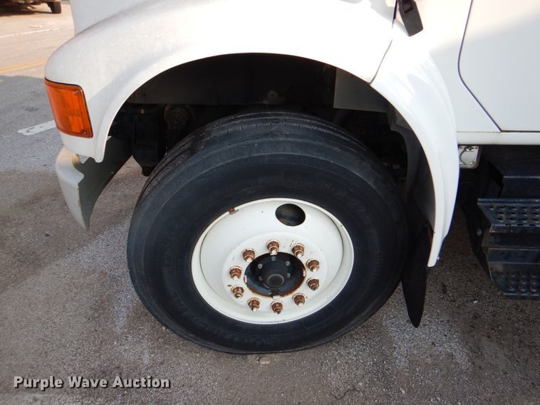 image for item ID9002 2001 International 4900  flat bed truck