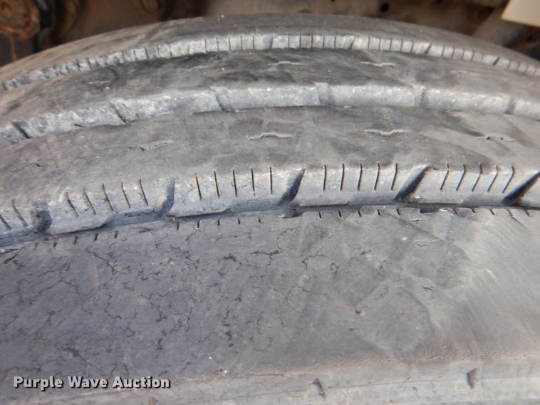 image for item ID9002 2001 International 4900  flat bed truck