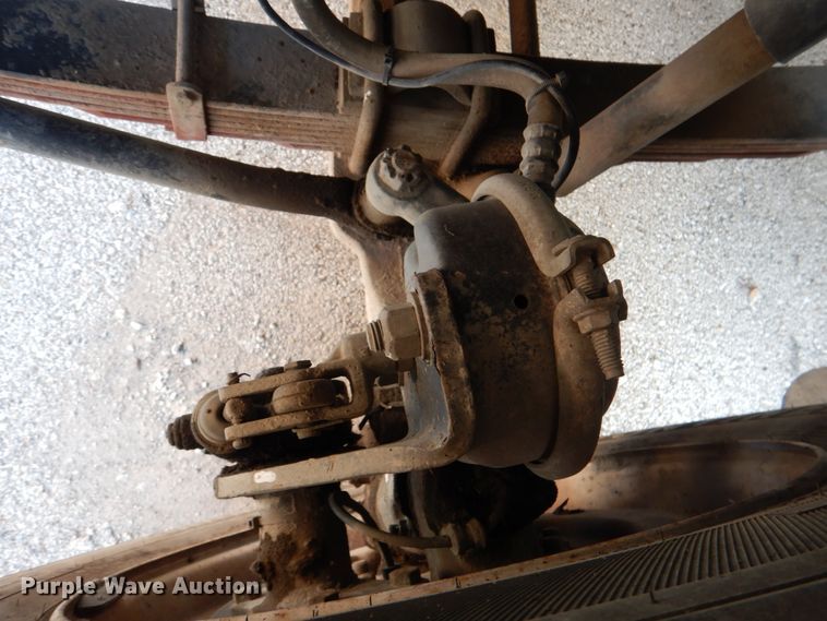 image for item ID9002 2001 International 4900  flat bed truck