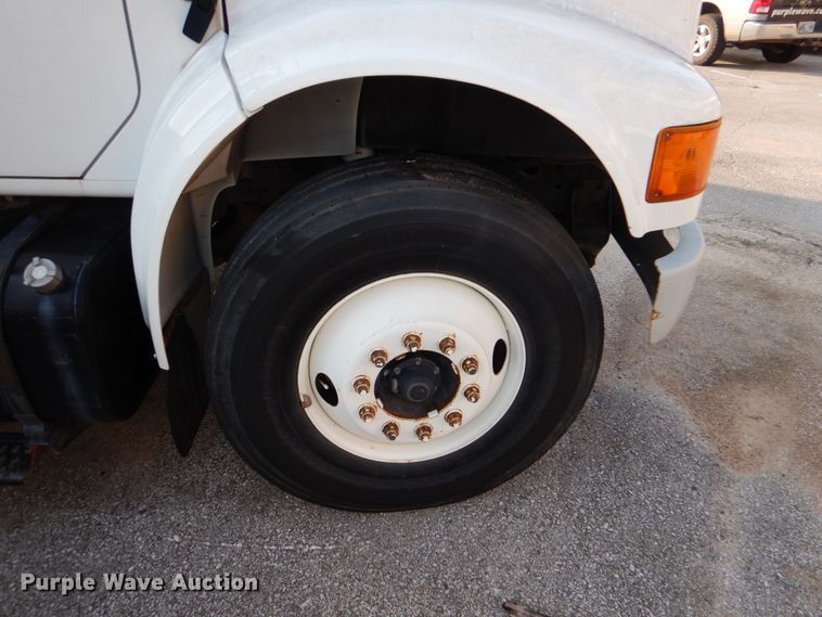 image for item ID9002 2001 International 4900  flat bed truck