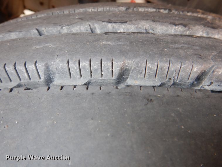 image for item ID9002 2001 International 4900  flat bed truck