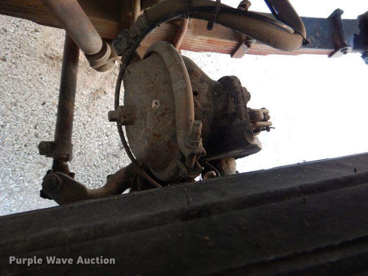 image for item ID9002 2001 International 4900  flat bed truck