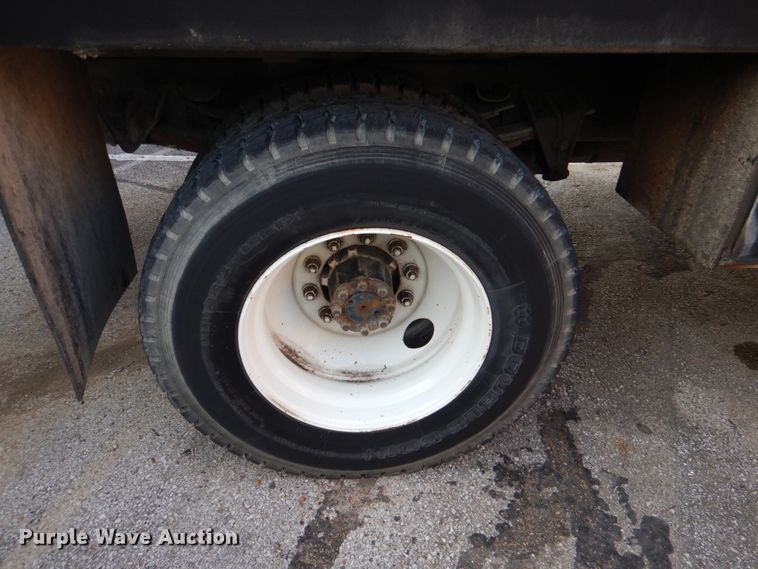 image for item ID9002 2001 International 4900  flat bed truck