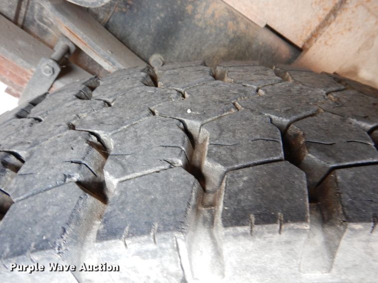 image for item ID9002 2001 International 4900  flat bed truck