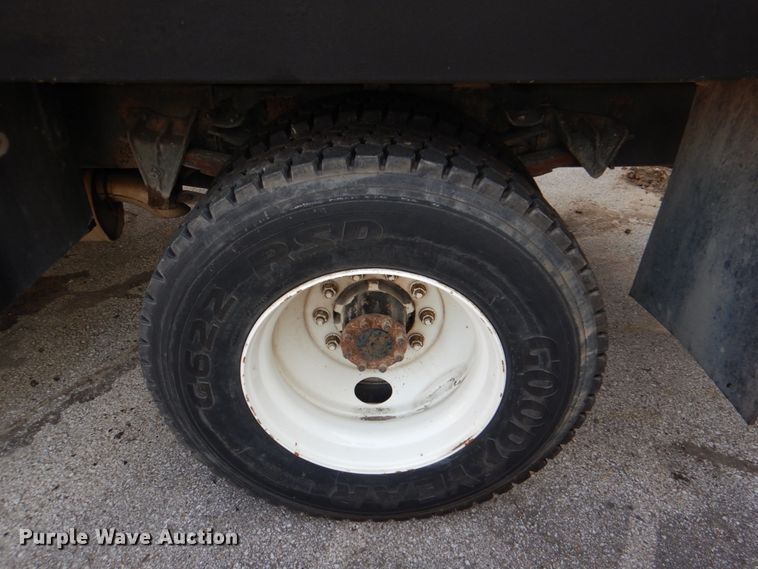 image for item ID9002 2001 International 4900  flat bed truck