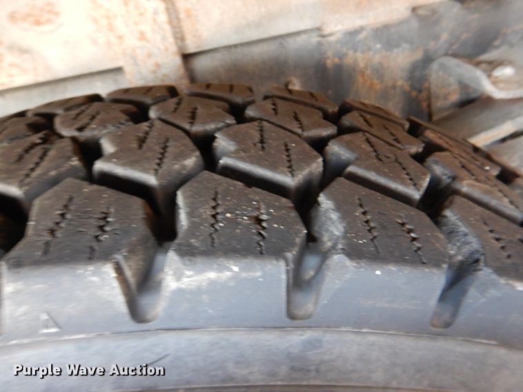 image for item ID9002 2001 International 4900  flat bed truck