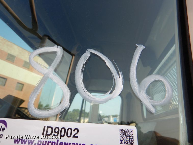 image for item ID9002 2001 International 4900  flat bed truck