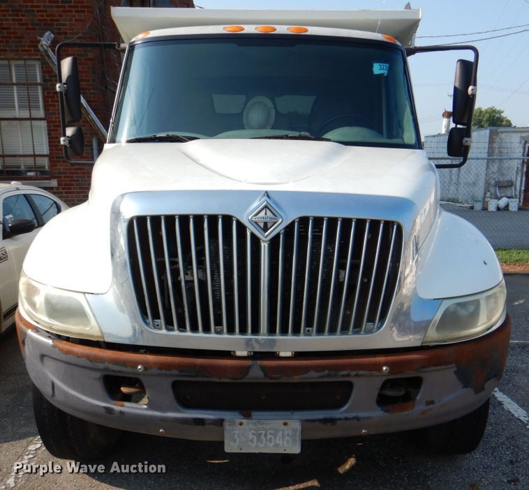 image for item ID9007 2002 International 4400  dump truck