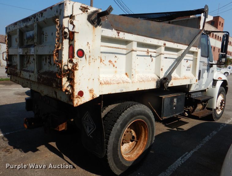 image for item ID9007 2002 International 4400  dump truck
