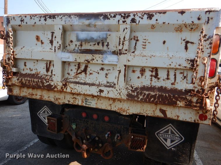 image for item ID9007 2002 International 4400  dump truck