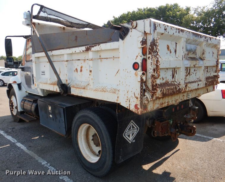 image for item ID9007 2002 International 4400  dump truck