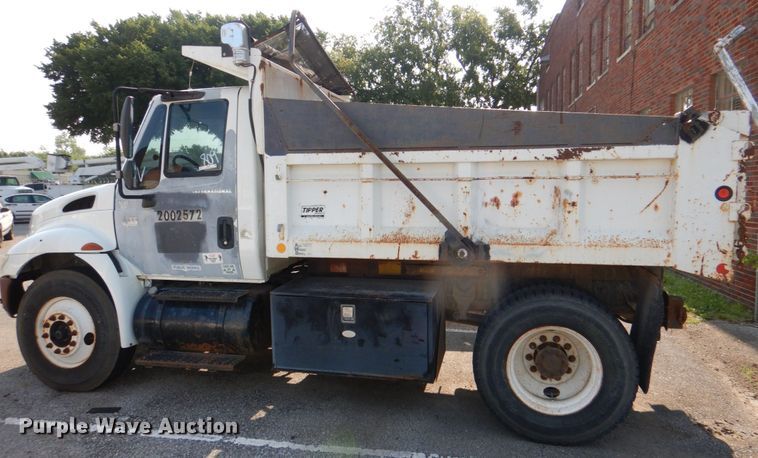 image for item ID9007 2002 International 4400  dump truck