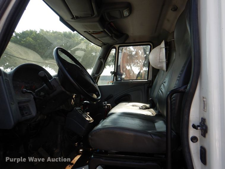 image for item ID9007 2002 International 4400  dump truck