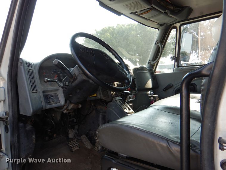 image for item ID9007 2002 International 4400  dump truck