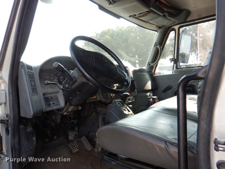 image for item ID9007 2002 International 4400  dump truck