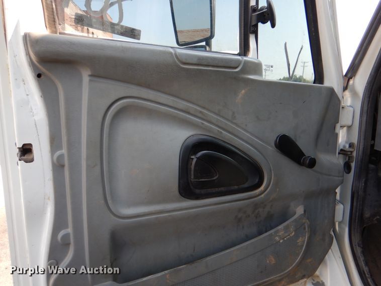 image for item ID9007 2002 International 4400  dump truck
