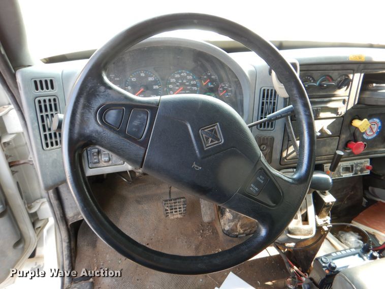 image for item ID9007 2002 International 4400  dump truck