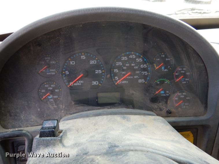 image for item ID9007 2002 International 4400  dump truck