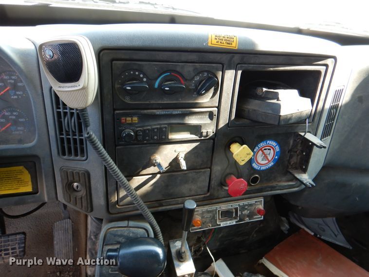 image for item ID9007 2002 International 4400  dump truck