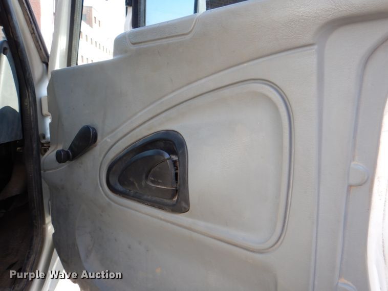 image for item ID9007 2002 International 4400  dump truck