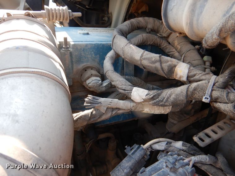 image for item ID9007 2002 International 4400  dump truck