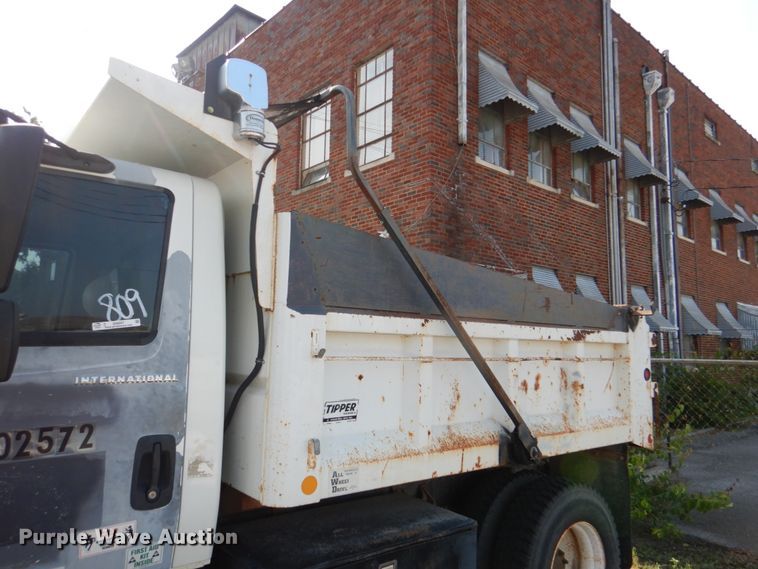 image for item ID9007 2002 International 4400  dump truck