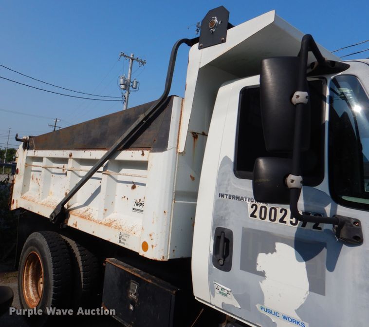 image for item ID9007 2002 International 4400  dump truck