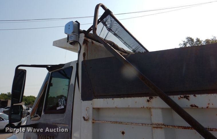 image for item ID9007 2002 International 4400  dump truck