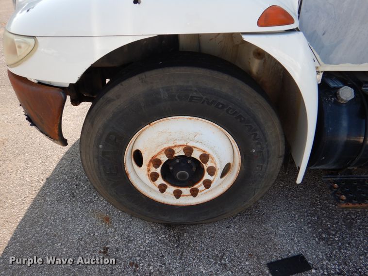 image for item ID9007 2002 International 4400  dump truck