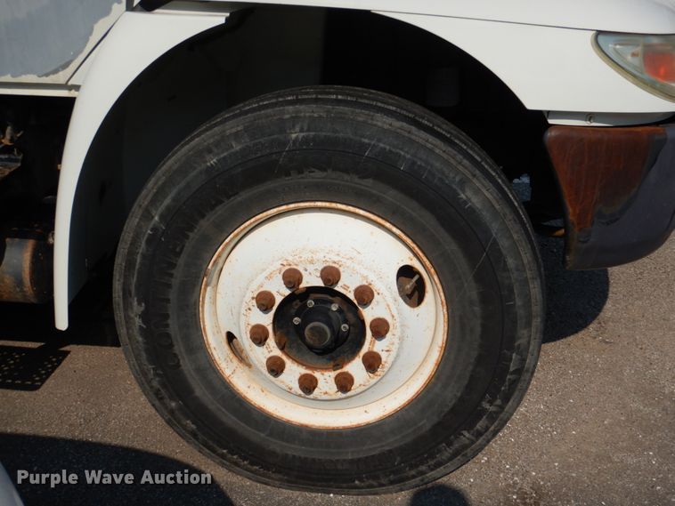 image for item ID9007 2002 International 4400  dump truck