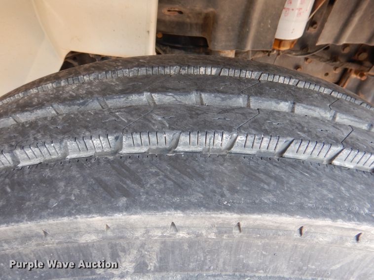 image for item ID9007 2002 International 4400  dump truck