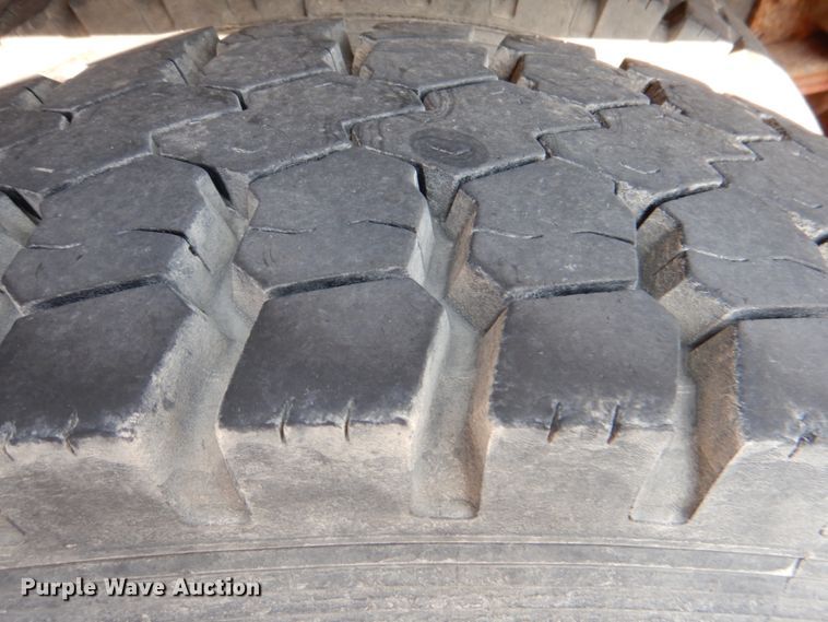 image for item ID9007 2002 International 4400  dump truck