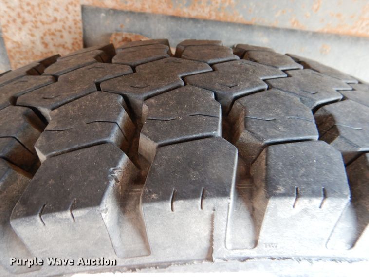 image for item ID9007 2002 International 4400  dump truck