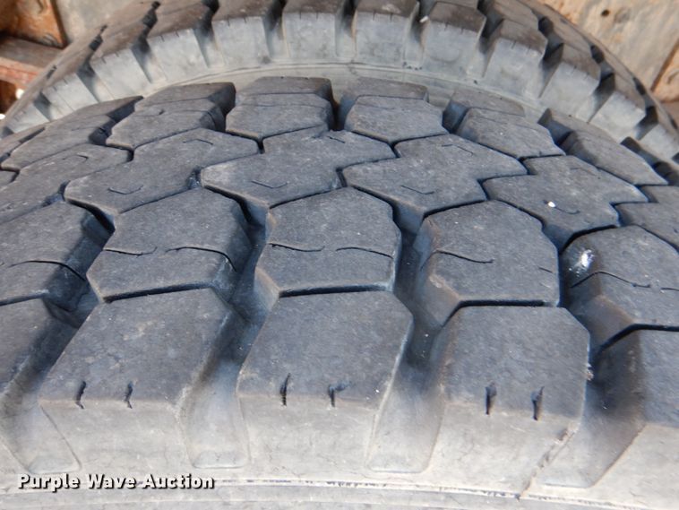 image for item ID9007 2002 International 4400  dump truck