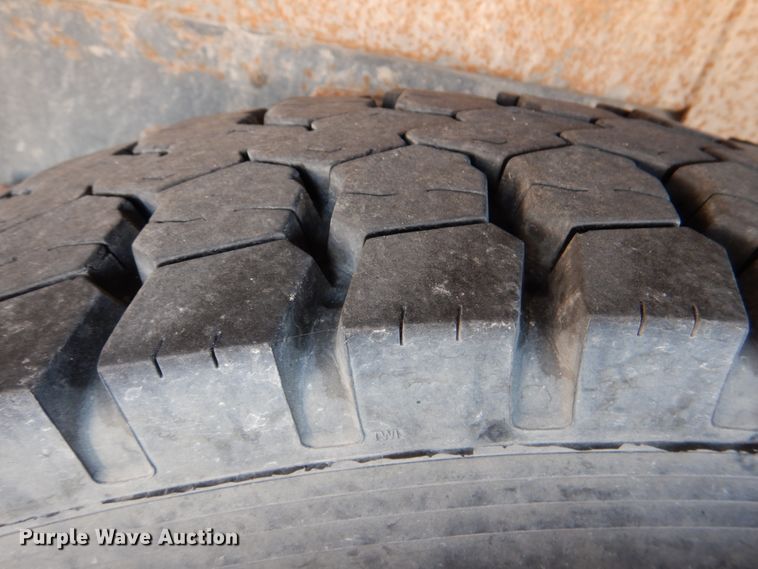 image for item ID9007 2002 International 4400  dump truck