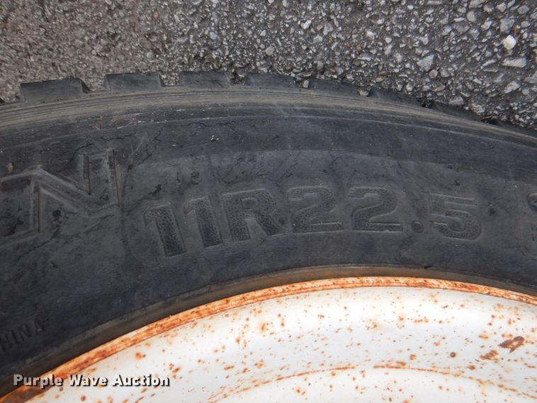 image for item ID9007 2002 International 4400  dump truck